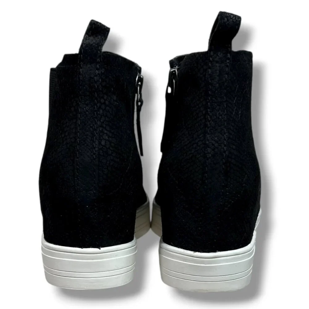 Caslon Women's 8M Cnaidy Lea Black Snake Suede‎ Leather Wedge Sneaker Booties